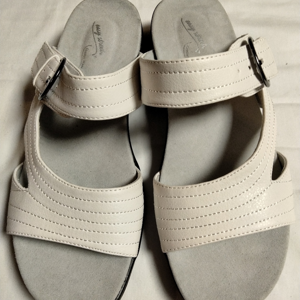 Easy Spirit Shoes  White Sz 8.5 heel half inch